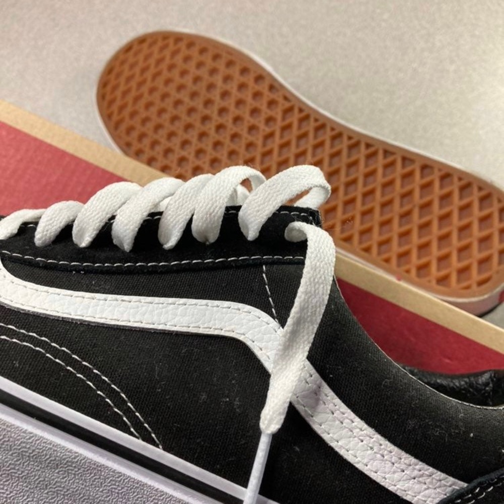 Vans - Picture 6 of 6
